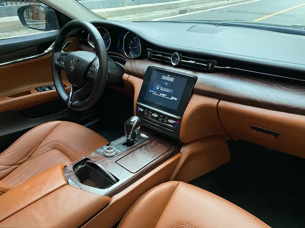Maserati Quattroporte — фото 20