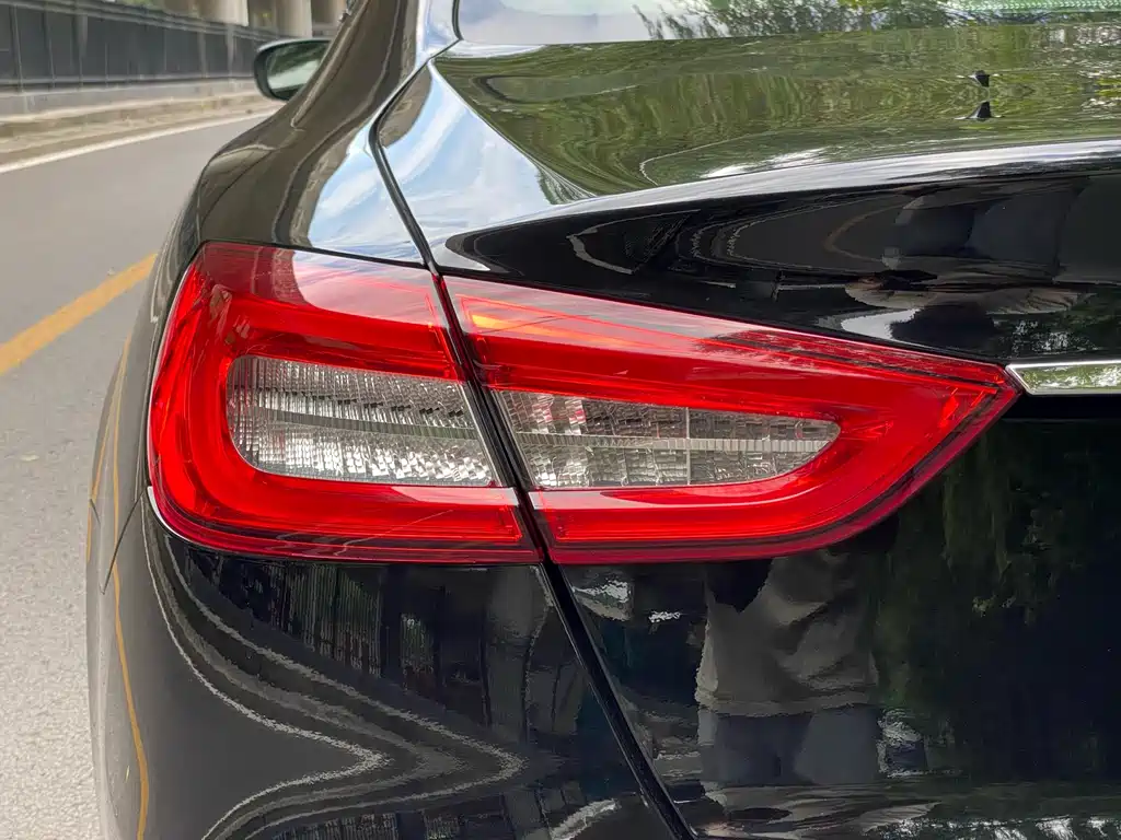 Maserati Quattroporte — фото 9
