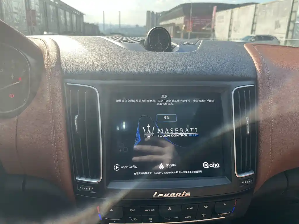 Maserati Levante — фото 13