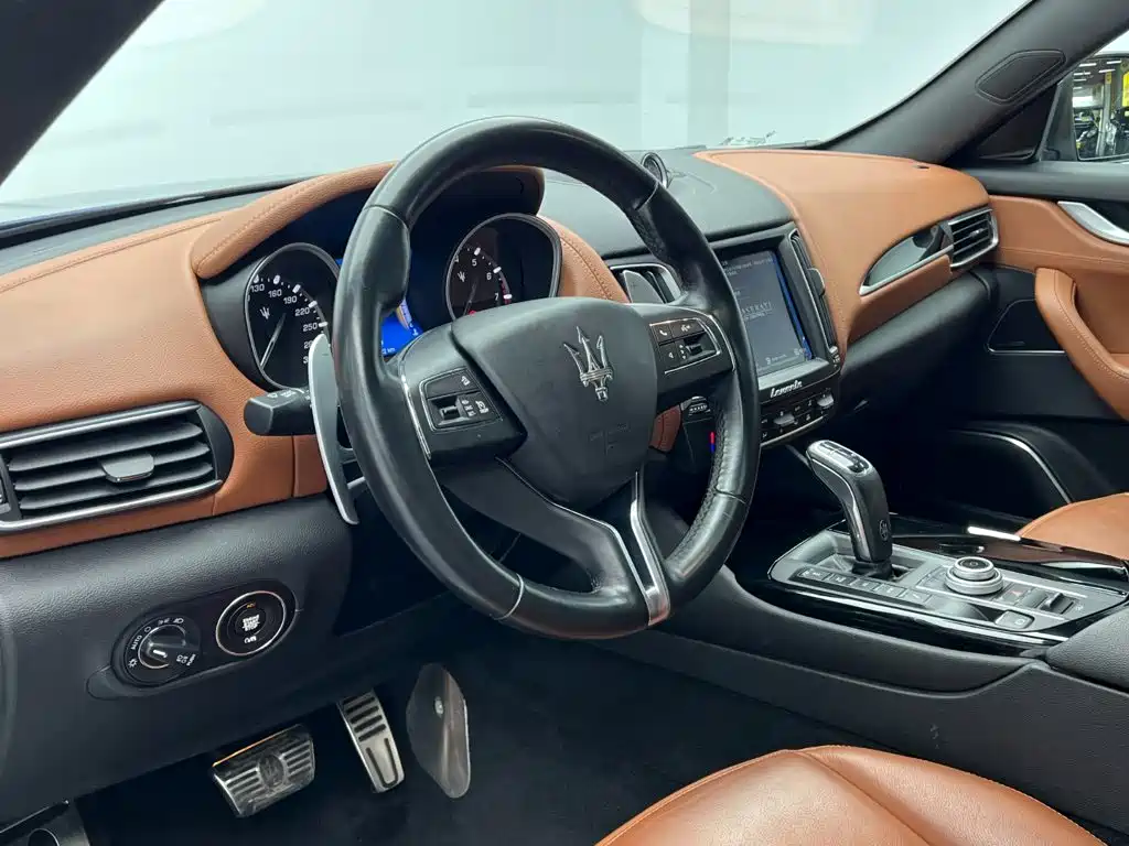 Maserati Levante — фото 14