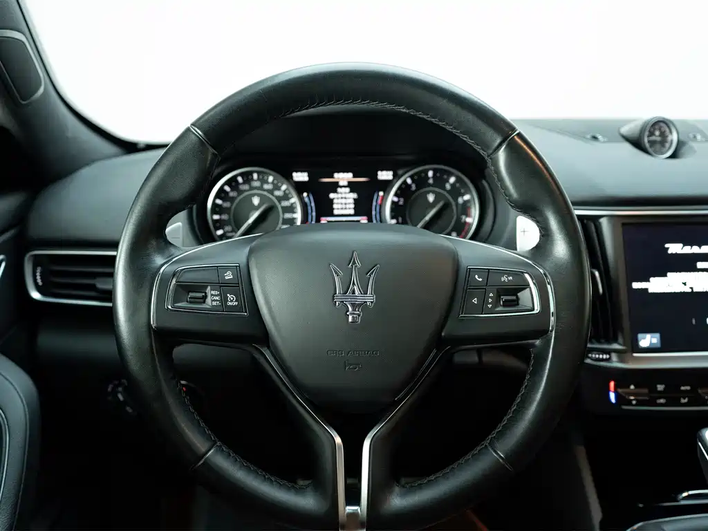 Maserati Levante — фото 11