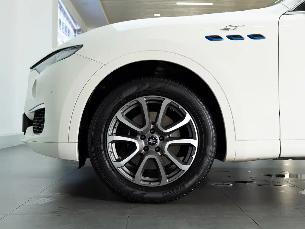 Maserati Levante — фото 8