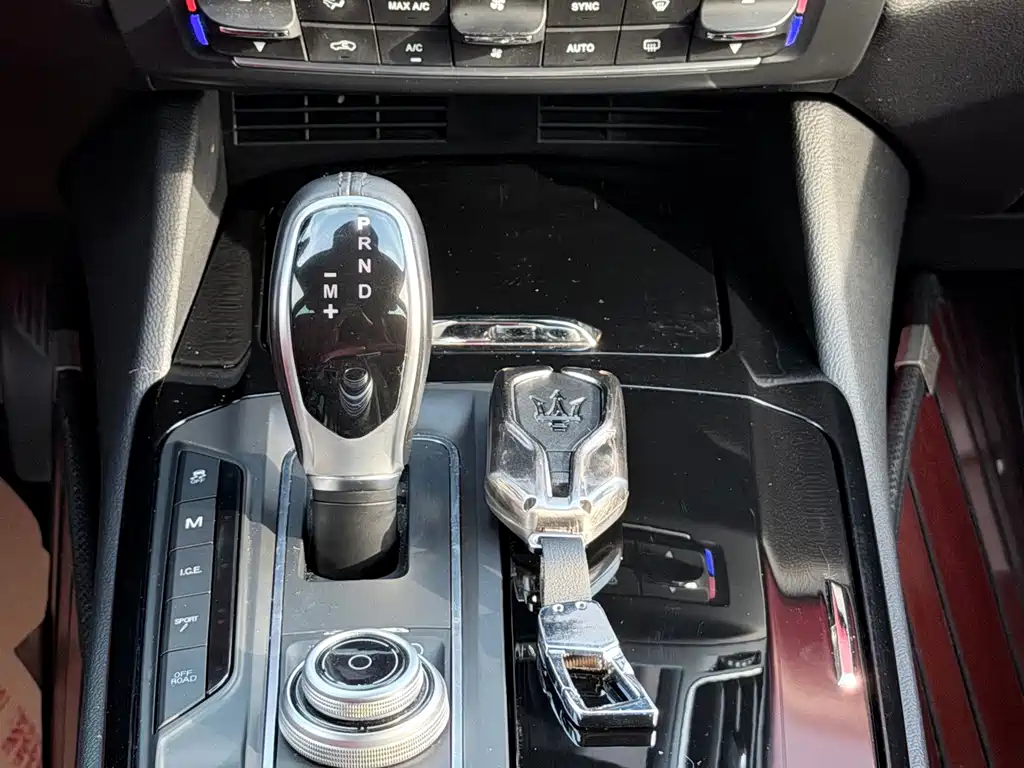 Maserati Levante — фото 13