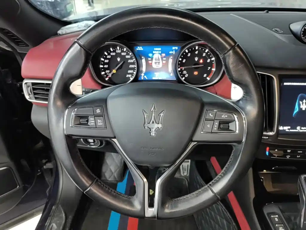 Maserati Levante — фото 11