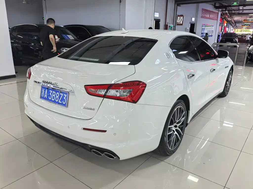 Maserati Ghibli — фото 10