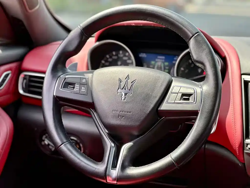 Maserati Levante — фото 8