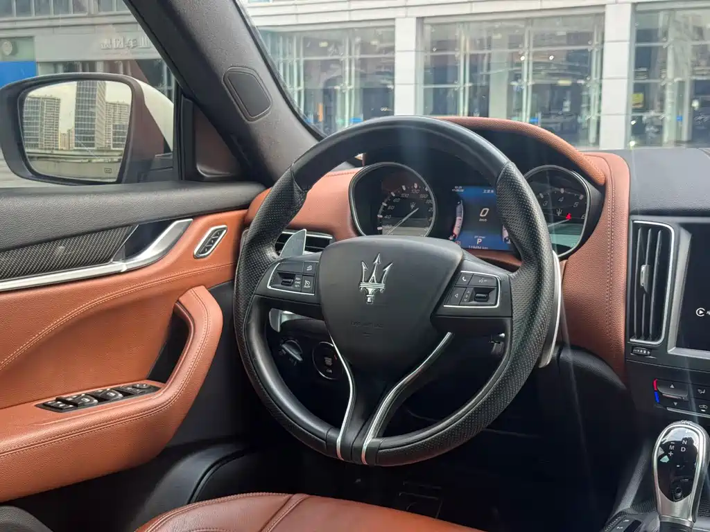 Maserati Levante — фото 10