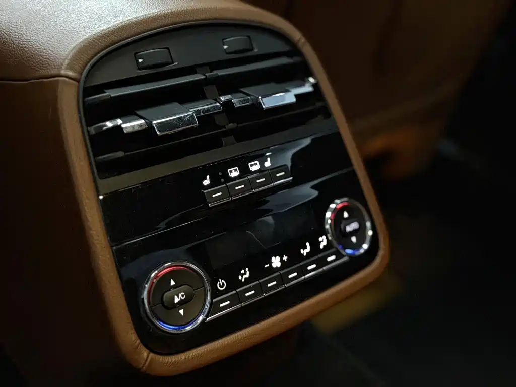Maserati Quattroporte — фото 8