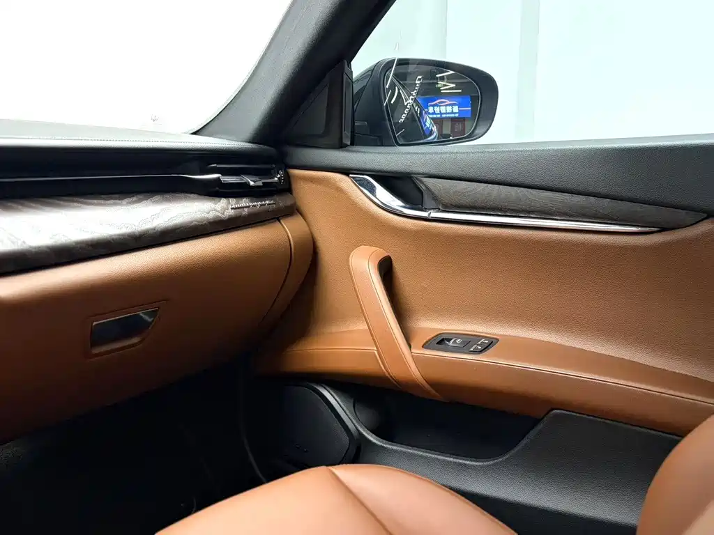 Maserati Quattroporte — фото 9