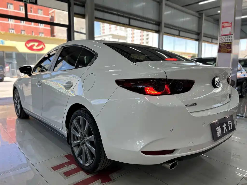 Mazda 3 Axela — фото 9