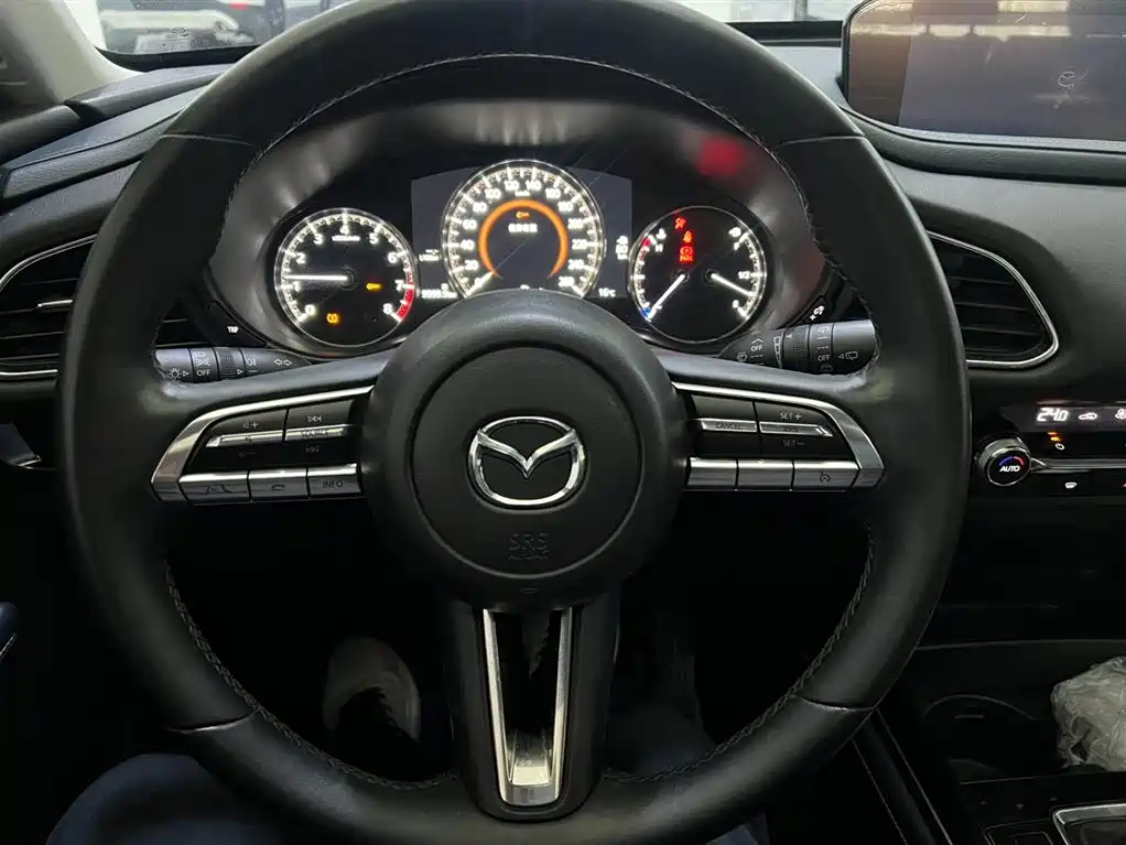 Mazda CX-30 — фото 13