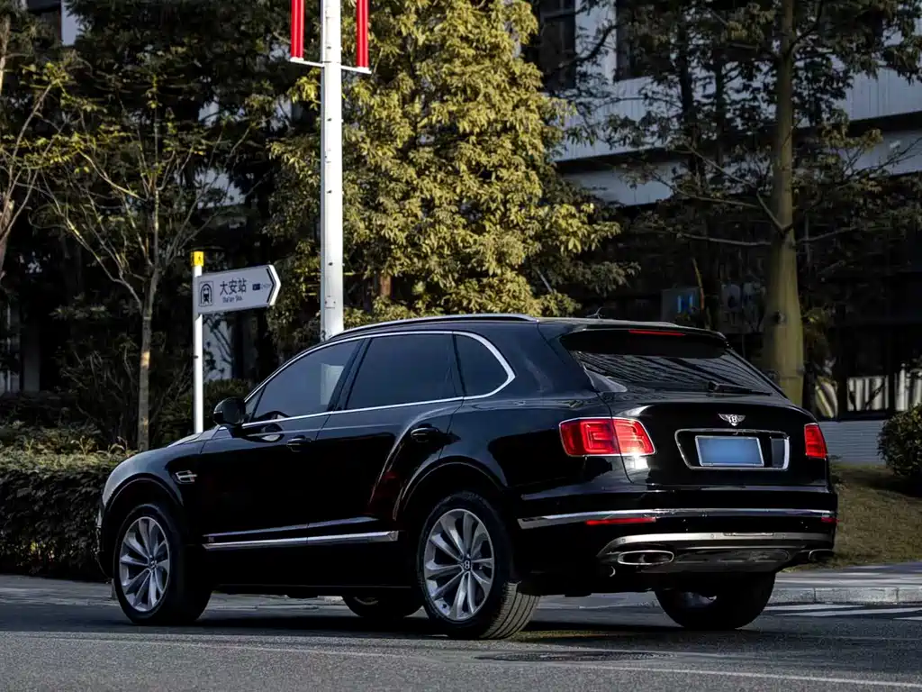 Bentley Bentayga — фото 14