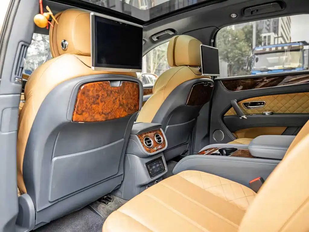 Bentley Bentayga — фото 9