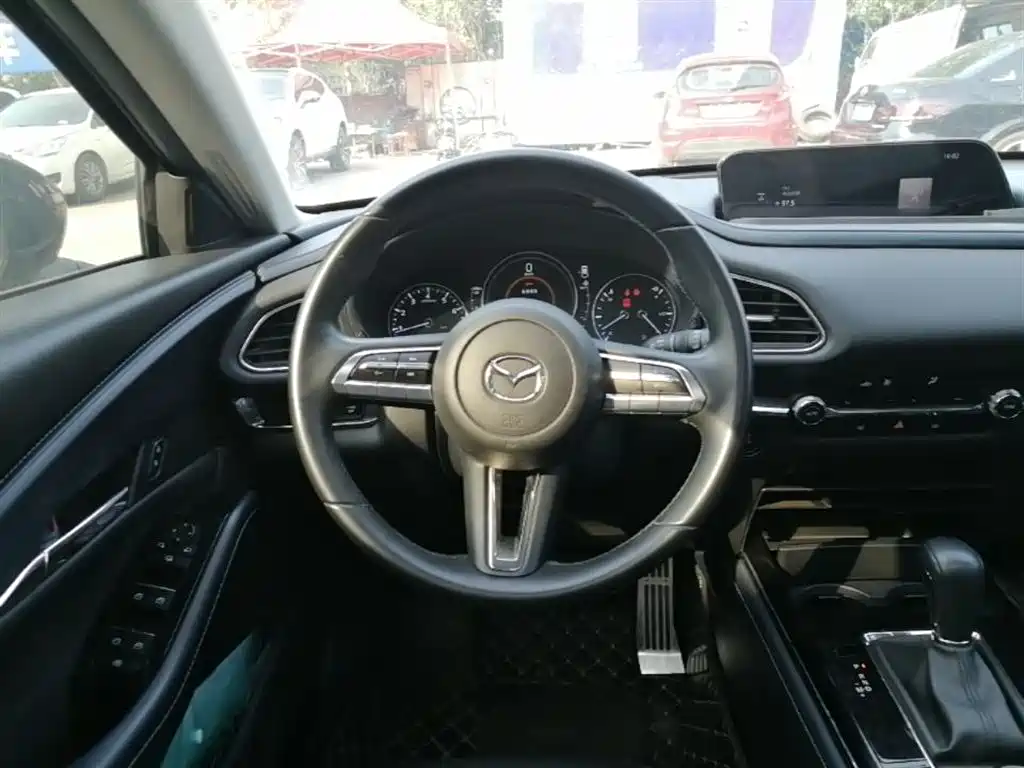 Mazda CX-30 — фото 11