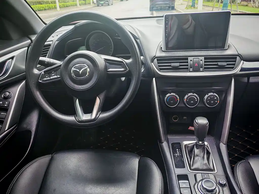 Mazda CX-4 — фото 10