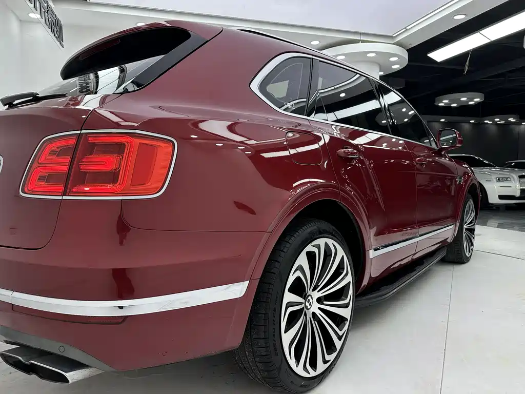 Bentley Bentayga — фото 19