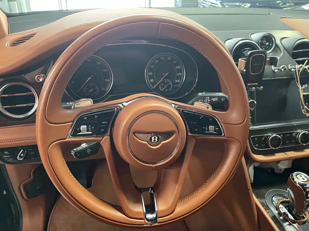 Bentley Bentayga — фото 5