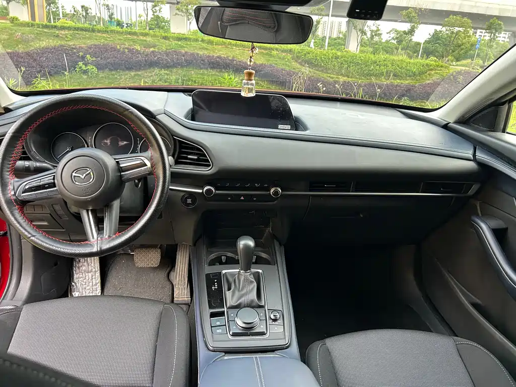 Mazda CX-30 — фото 10
