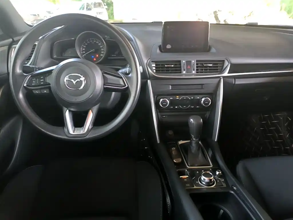 Mazda CX-4 — фото 10