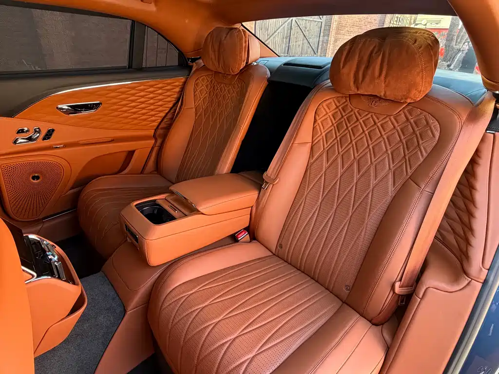 Bentley Flying Spur — фото 11