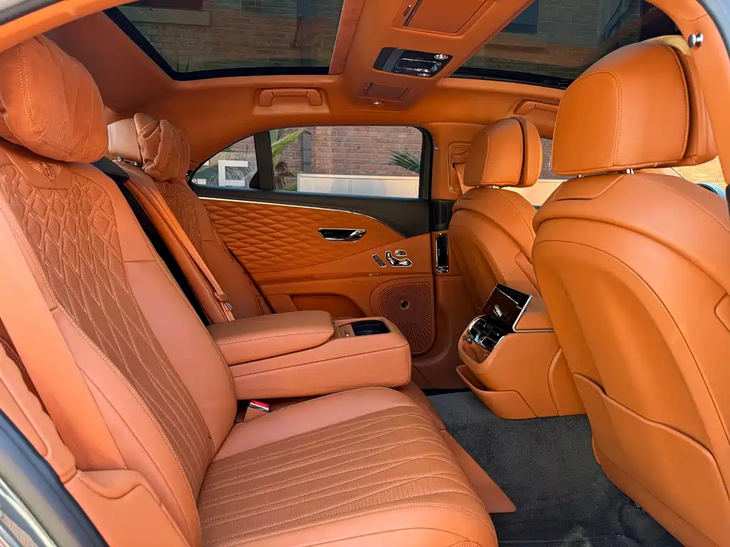 Bentley Flying Spur — фото 13