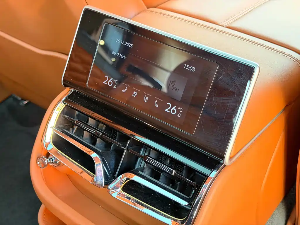 Bentley Flying Spur — фото 14