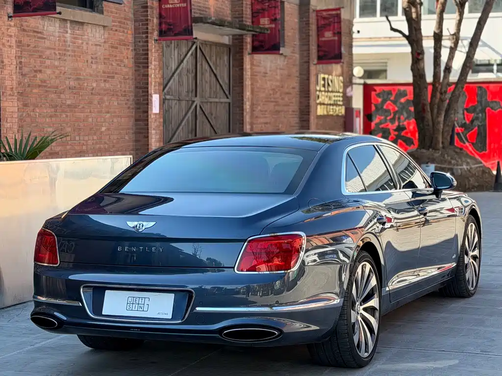 Bentley Flying Spur — фото 4