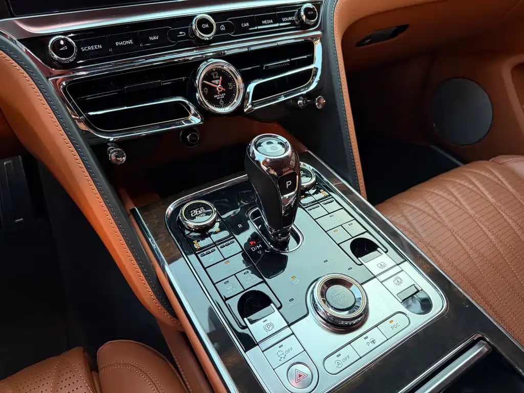 Bentley Flying Spur — фото 6