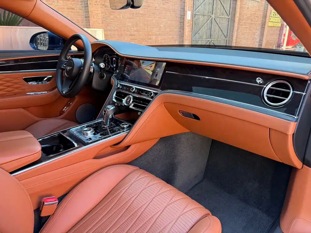 Bentley Flying Spur — фото 9