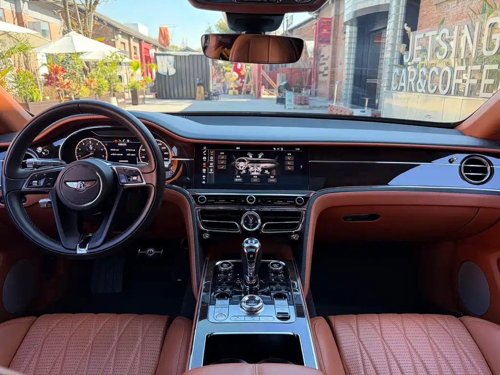 Bentley Flying Spur — фото 10