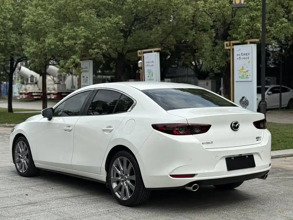 Mazda 3 Axela — фото 3