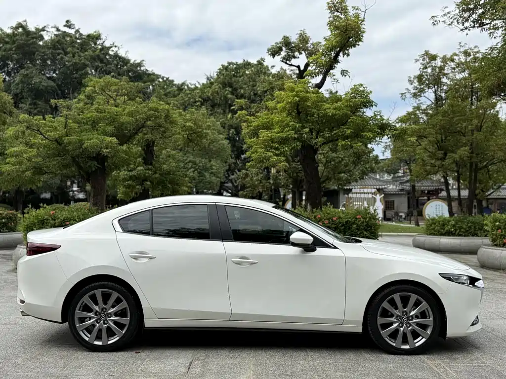 Mazda 3 Axela — фото 5