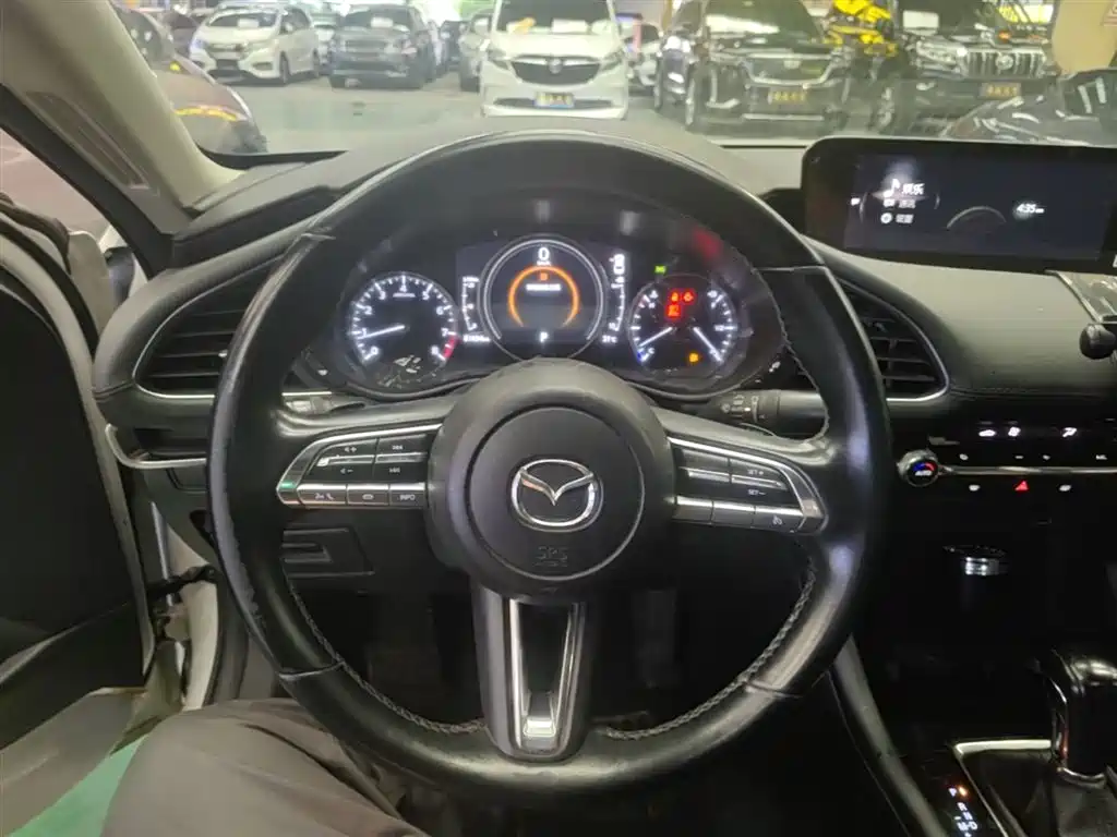 Mazda 3 Axela — фото 11