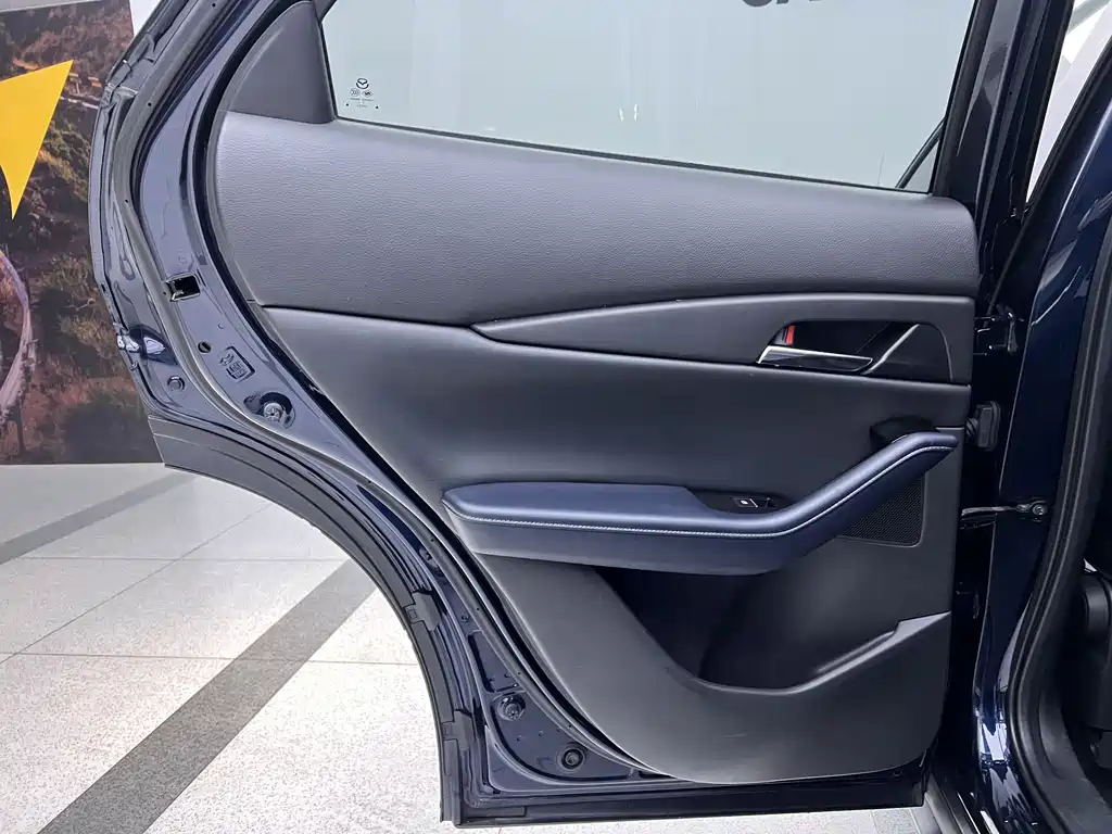 Mazda CX-30 — фото 10