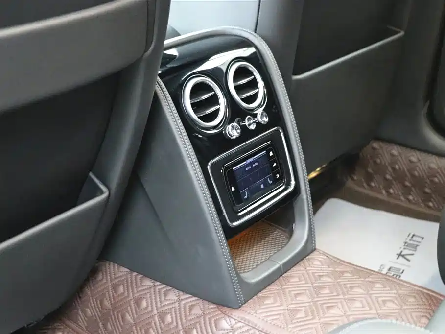 Bentley Flying Spur — фото 24