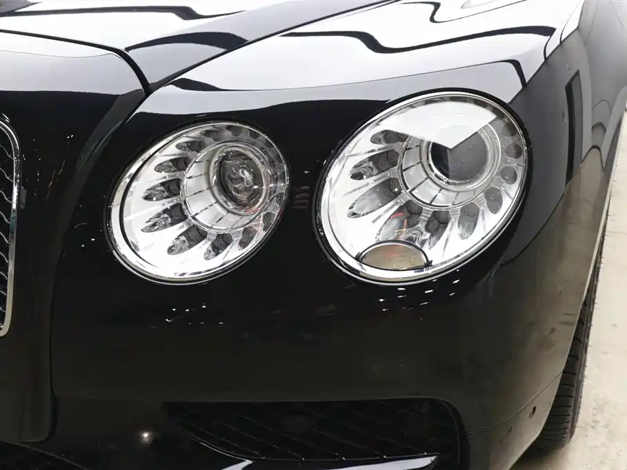 Bentley Flying Spur — фото 29