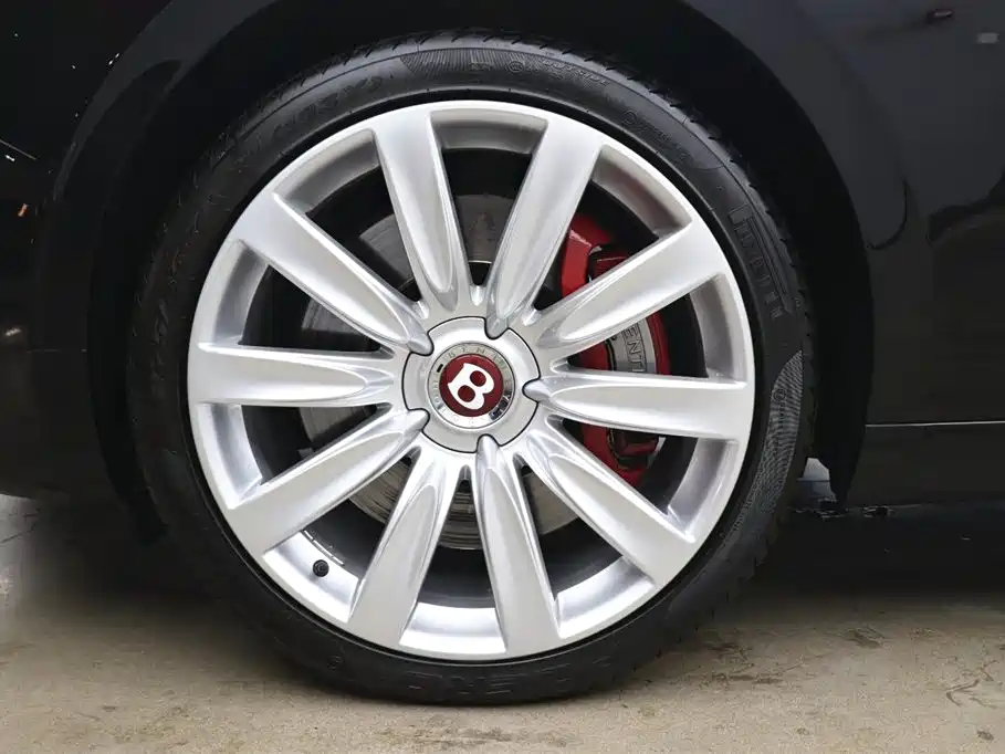 Bentley Flying Spur — фото 31