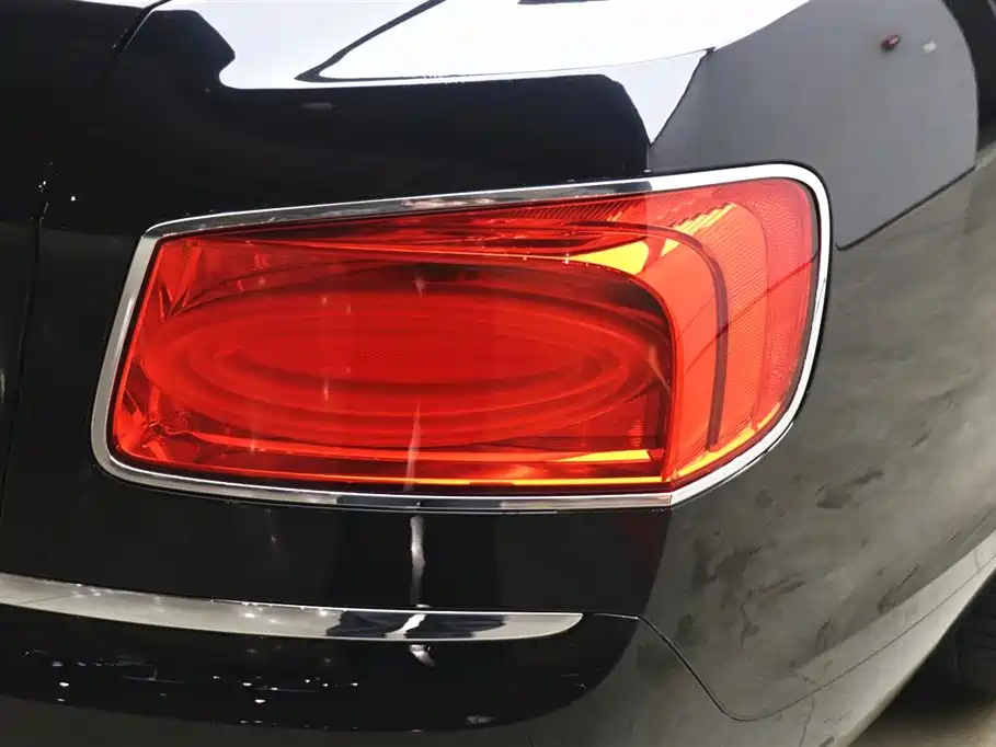 Bentley Flying Spur — фото 34
