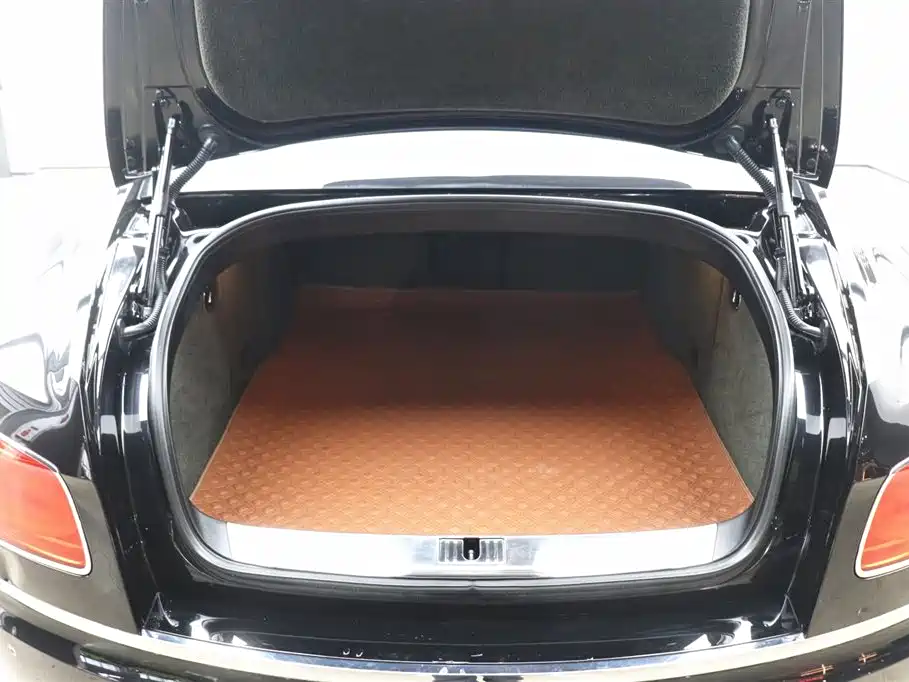 Bentley Flying Spur — фото 35