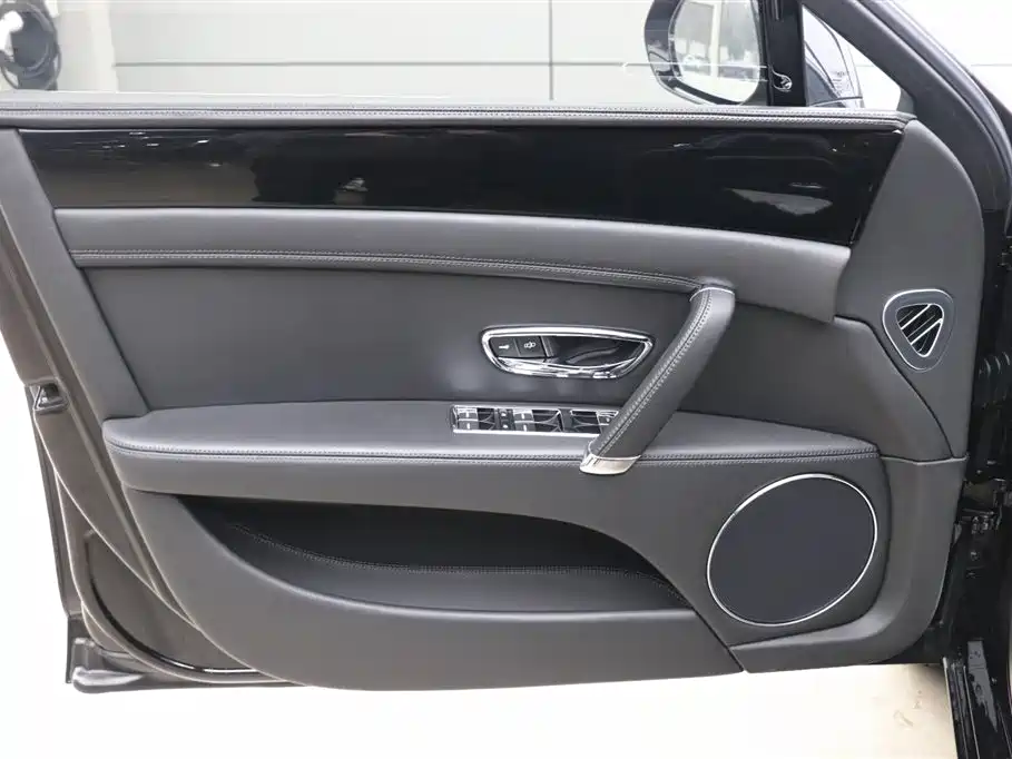 Bentley Flying Spur — фото 10