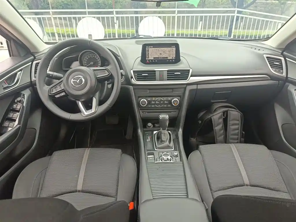 Mazda 3 Axela — фото 10