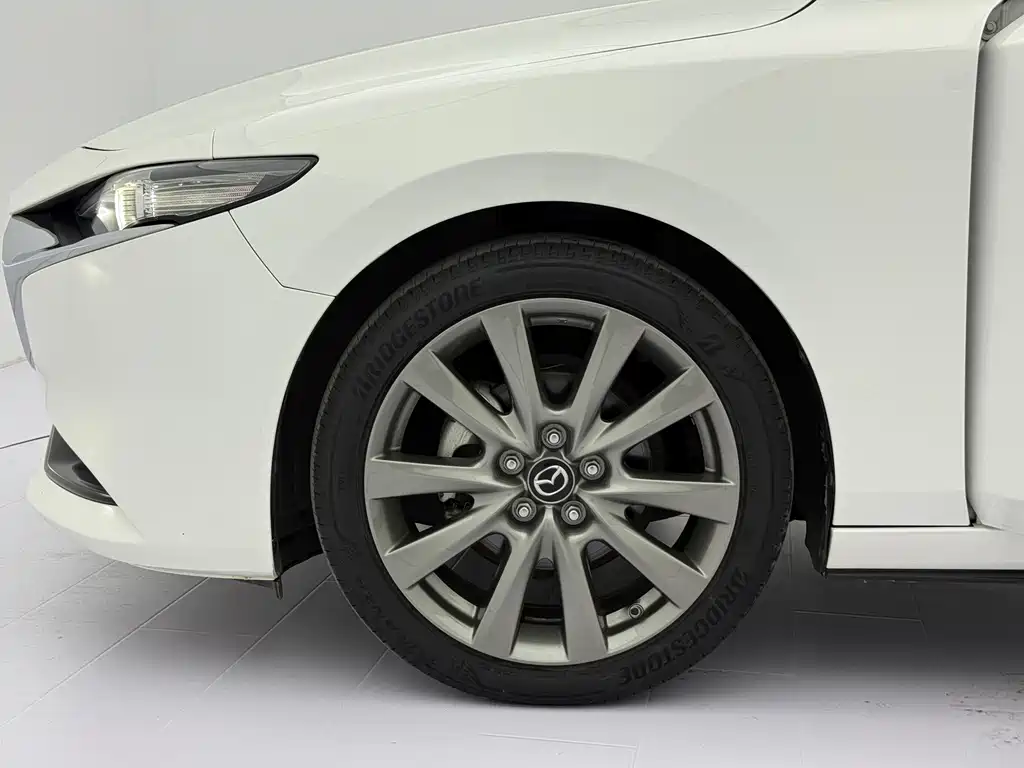 Mazda 3 Axela — фото 23