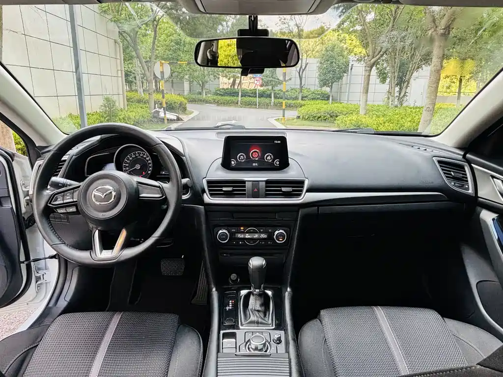Mazda 3 Axela — фото 10