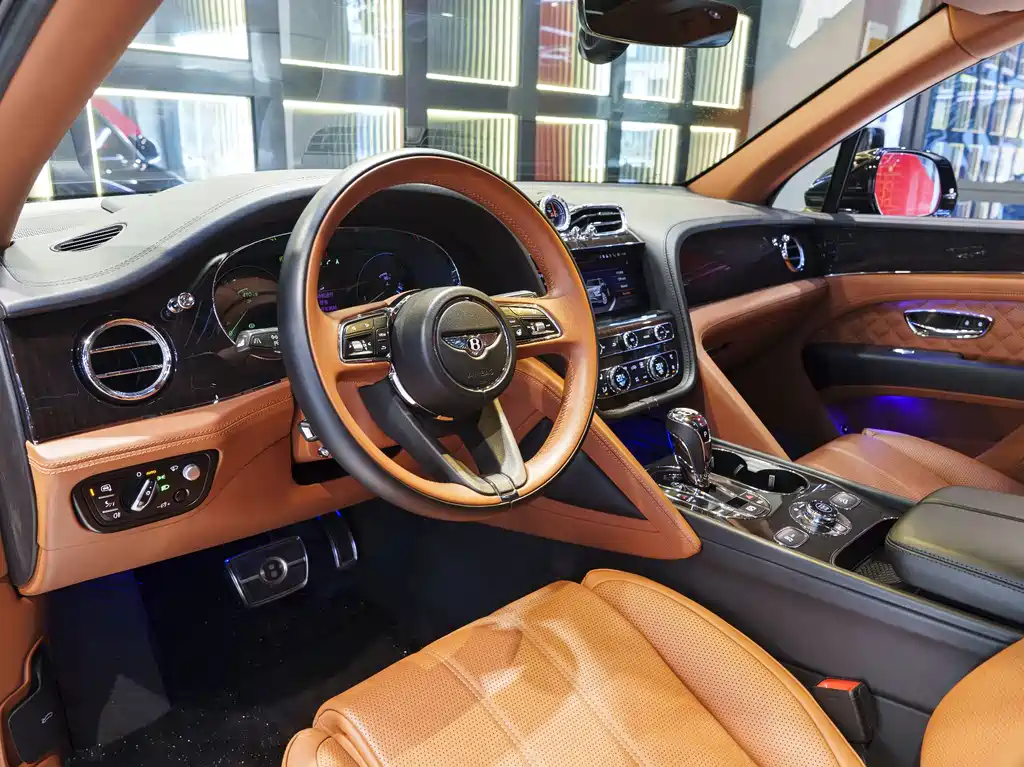 Bentley Bentayga — фото 13