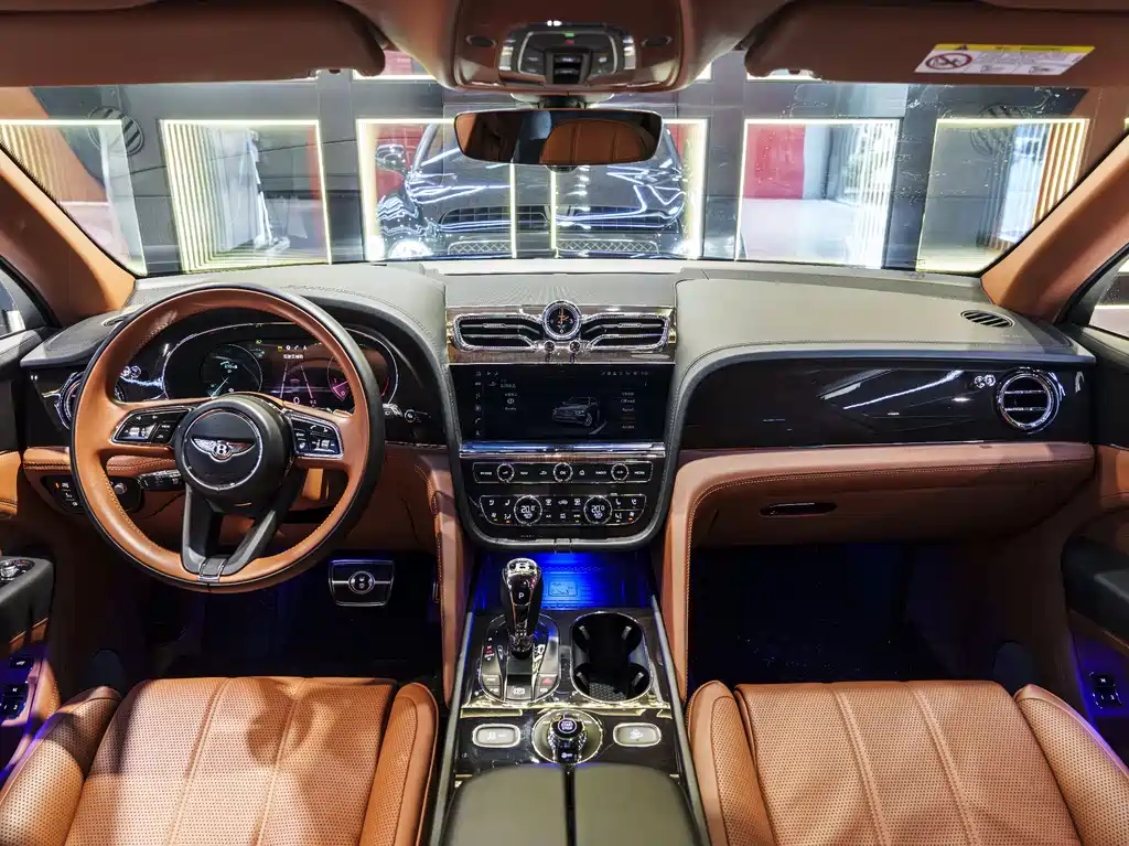 Bentley Bentayga — фото 19