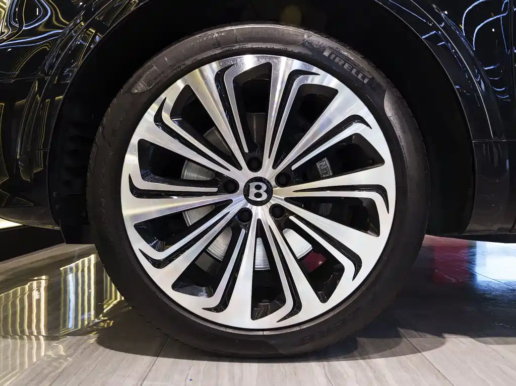 Bentley Bentayga — фото 10