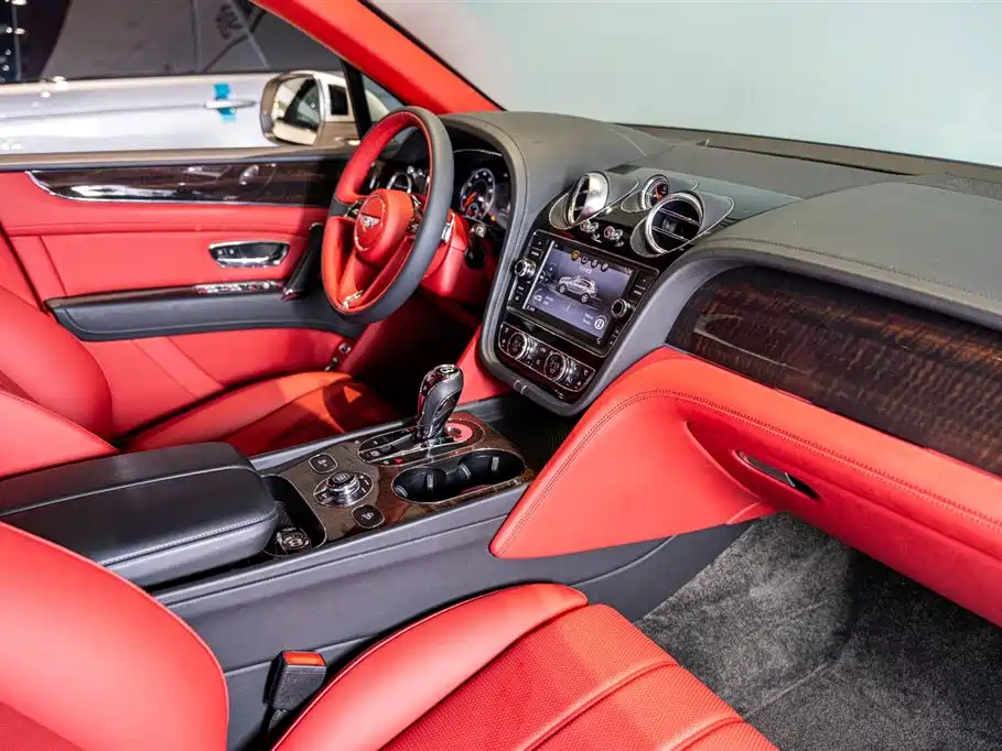 Bentley Bentayga — фото 10