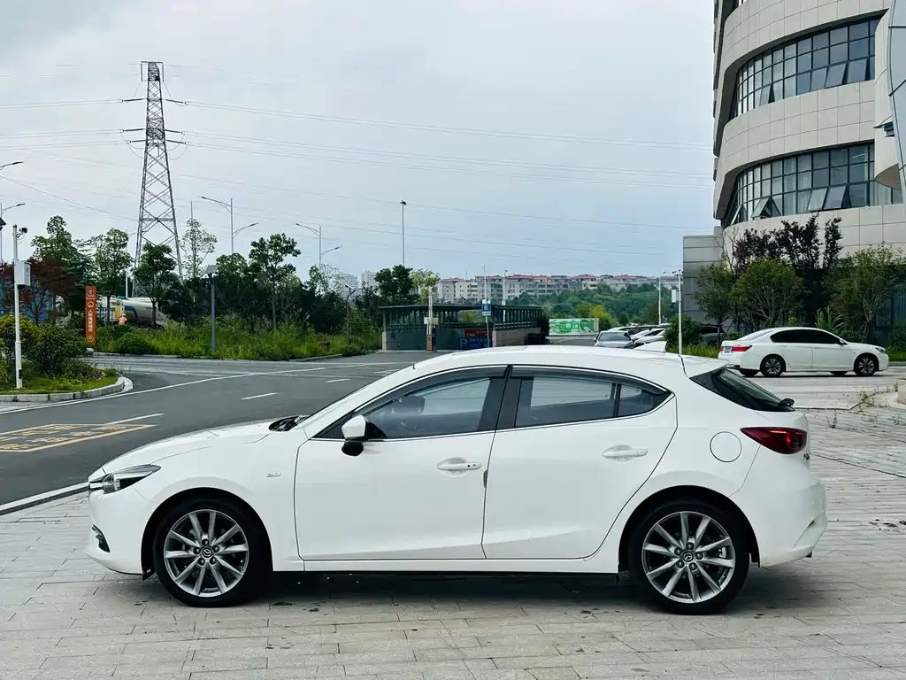 Mazda 3 Axela — фото 11