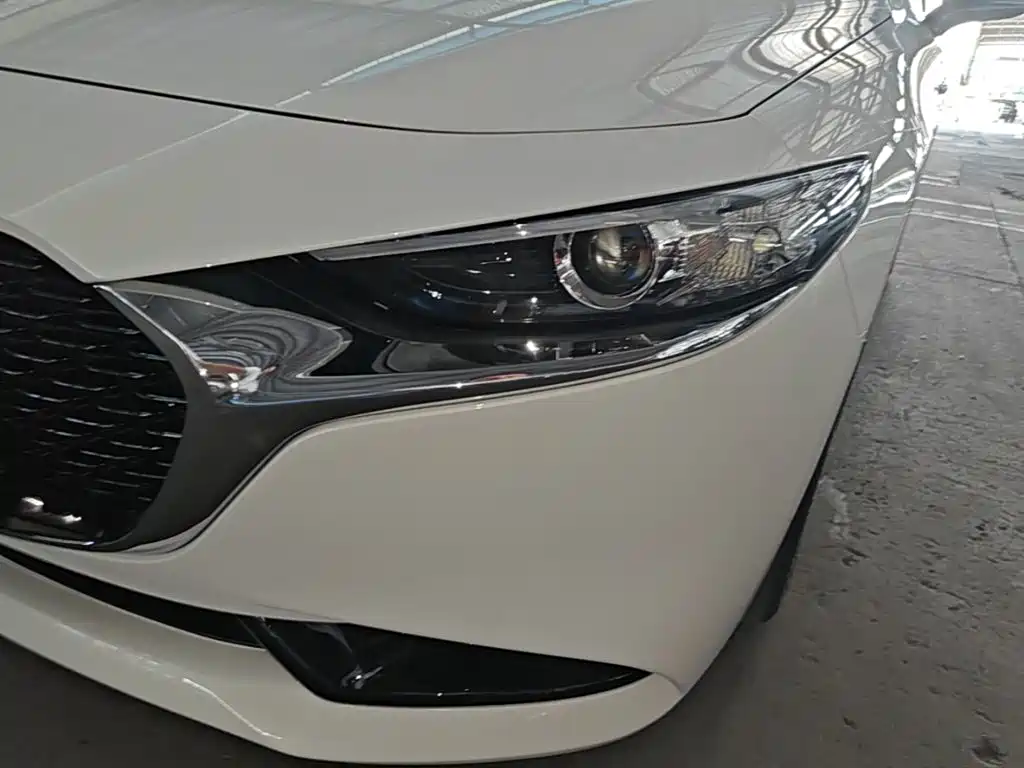 Mazda 3 Axela — фото 24