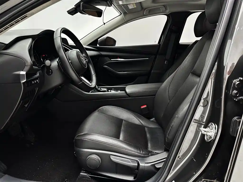 Mazda 3 Axela — фото 11